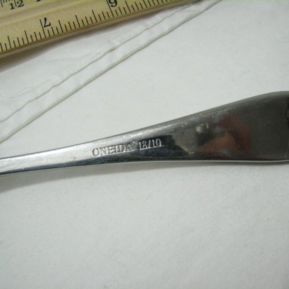 ONEIDA 18/10 GARNET PATTERN Place/Oval Soup Spoon 7 INCH - Picture 3 of 12